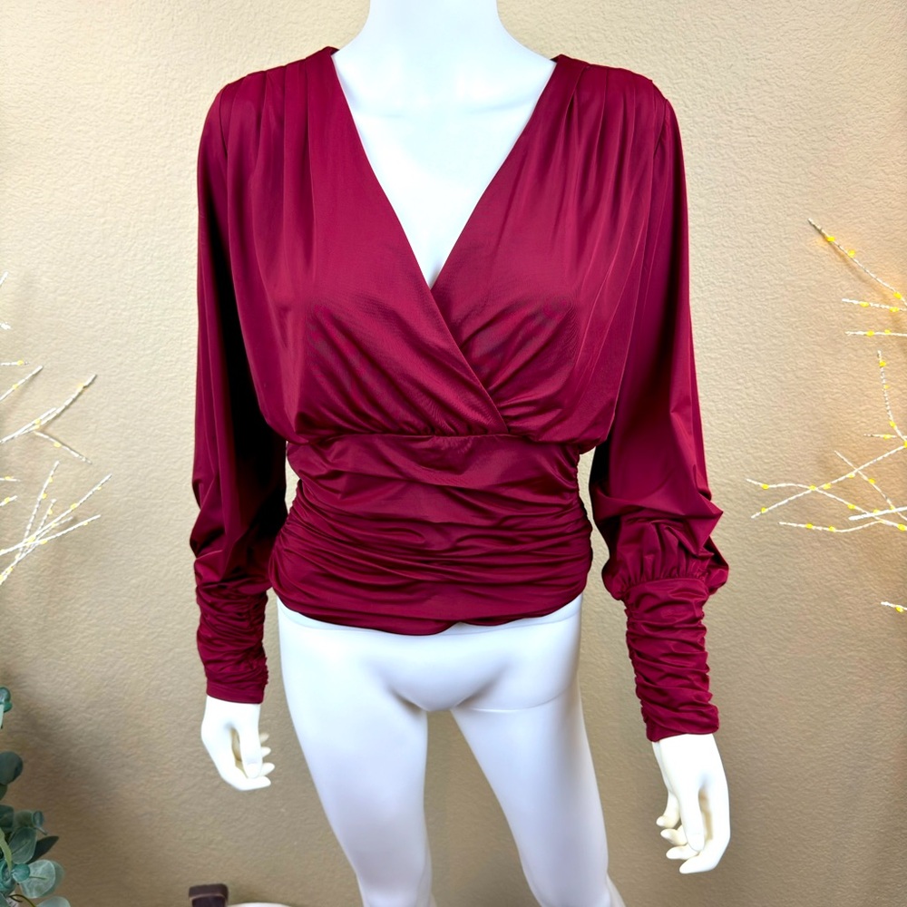 🌸NWT $58 Express Burgundy Ruched V-Neck Silky Top 🌸